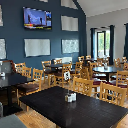 מלון Balreask Bar, Restaurant & Guest *